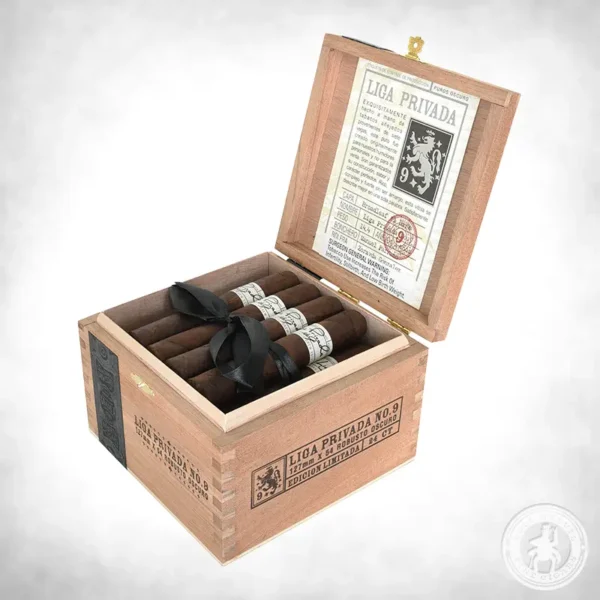 Drew Estate Liga Privada No.9 Robusto open box-24