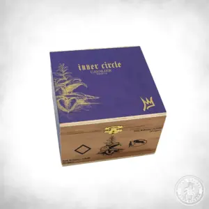 Cavalier Geneve Inner Circle Petit Robusto closed box-24