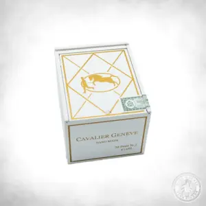 Cavalier Geneve White Series Petit No. 2 closed box-20
